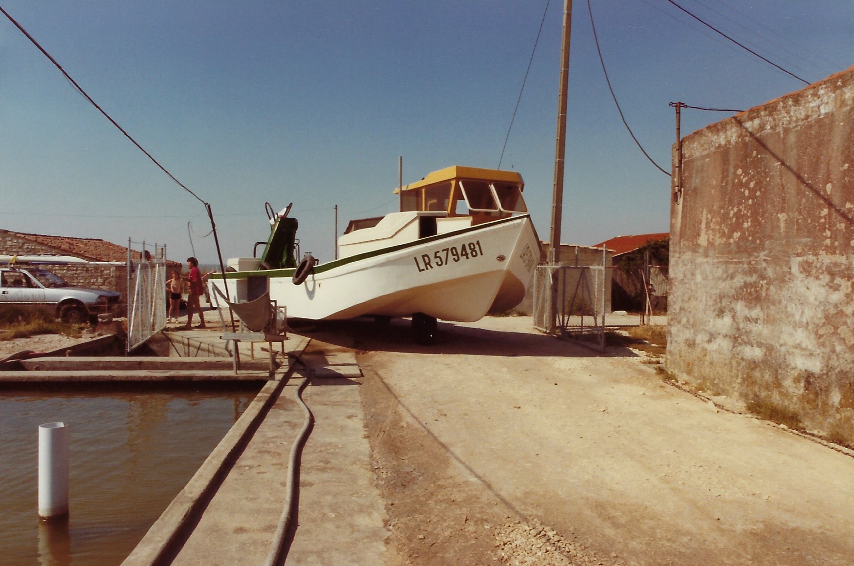 Premier bateau Amphibie (bateau à roue)